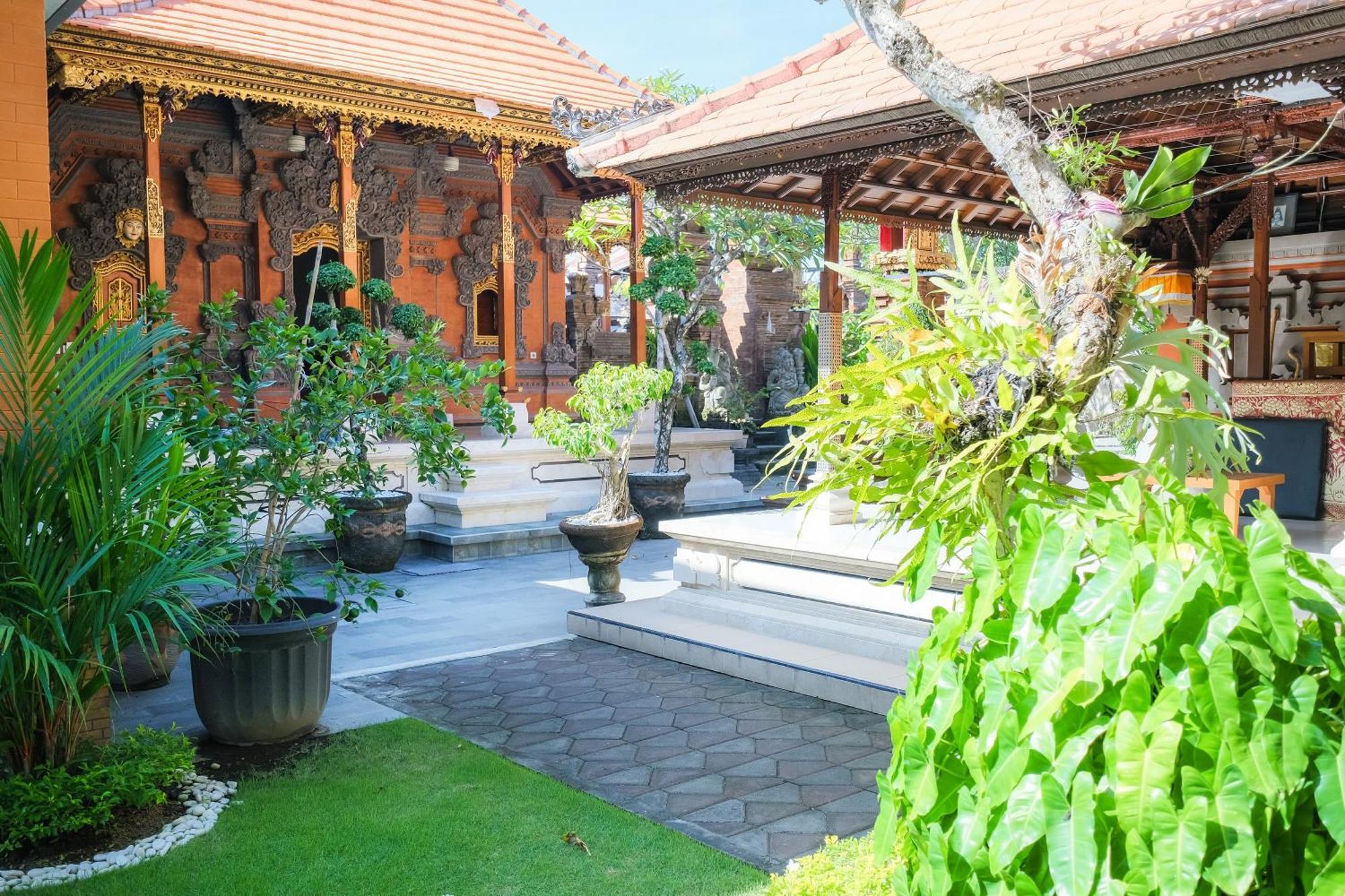 Wayan House Seminyak Hotel Exterior photo