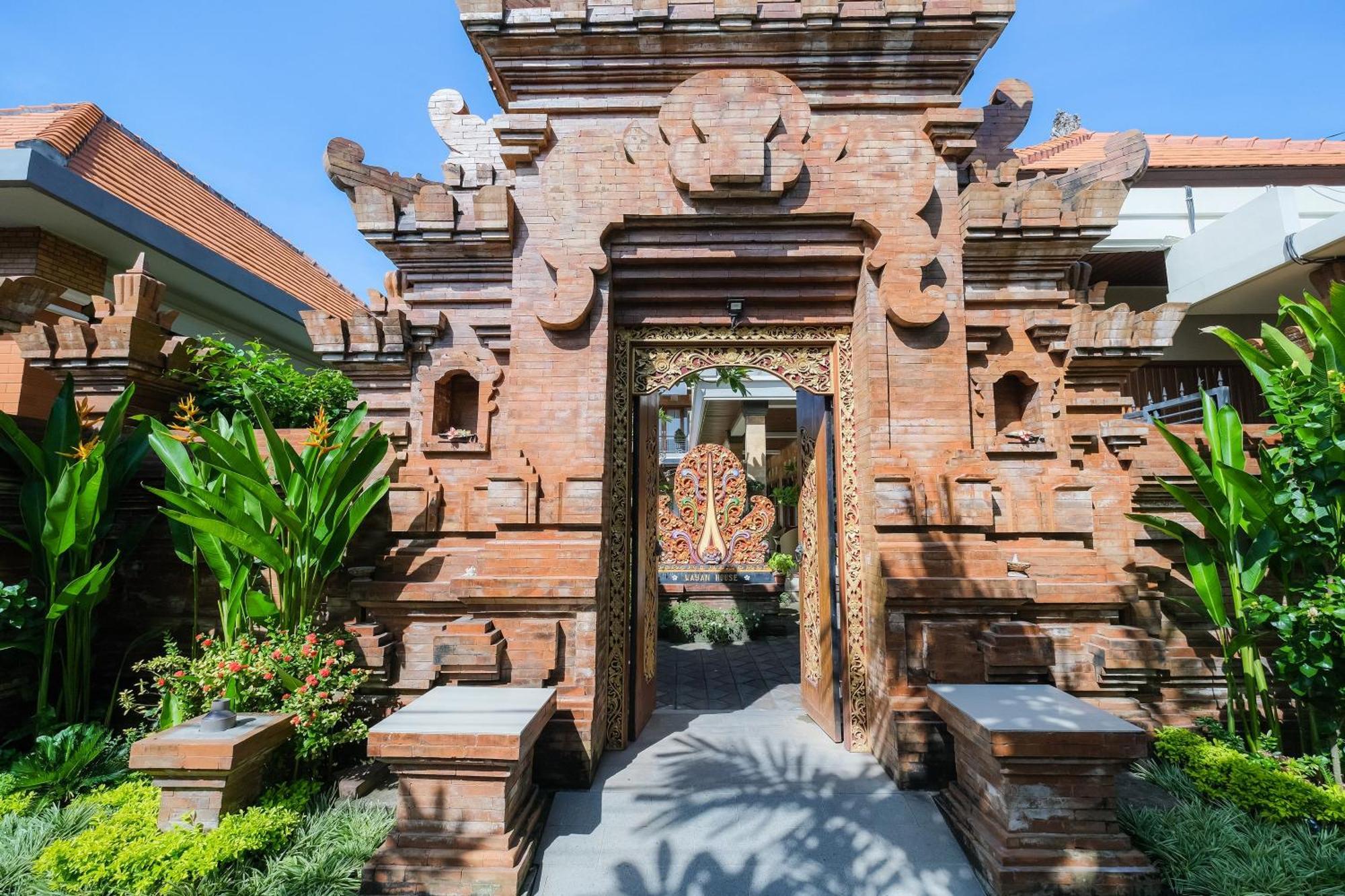 Wayan House Seminyak Hotel Exterior photo